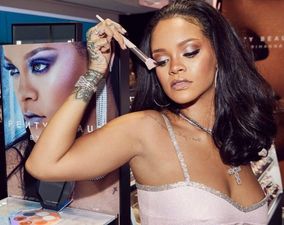 ‘We Found Love’ in Rihanna’s GLOWING new makeup tutorial.