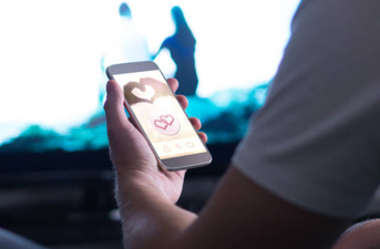 Woman rejects guy on Tinder… he stalks her on Instagram and writes creepy messages