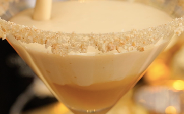 We found a stunning yet simple Baileys cocktail for a cosy night in