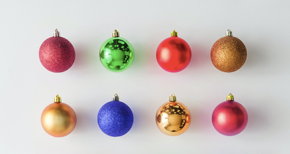 Painting your arse red and covering it in glitter is a new festive craze called the ‘bauble bum’