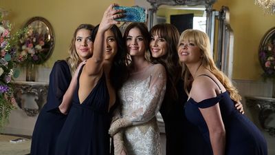Pretty Little Liars is officially back on Netflix in Ireland after it ‘disappeared briefly’