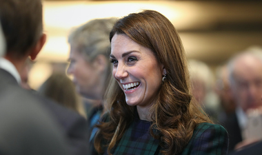 Kate Middleton’s reaction to this little girl touching her hair is absolutely priceless