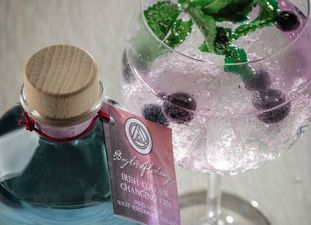 Hint, hint! Aldi’s €25 colour changing gin is the perfect Valentne’s Day pressie