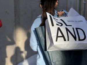 Can we take a moment to look at this River Island blazer that’s been reduced to €30?