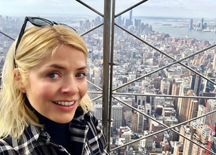 Holly Willoughby’s printed skirt works for every occasion (but it’s seriously expensive)