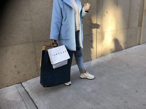 Can we take a moment to look at how gorgeous these €55 Topshop jeans are?