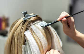 The ‘peach cobbler’ hair trend is legit making us want to dye our hair red right now