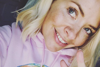 Holly Willoughby is wearing the perfect summer dress today and we need it asap
