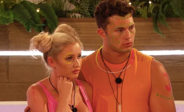 Love Island’s Amy and Curtis caught rapid holding hands during Craig David and ah wha