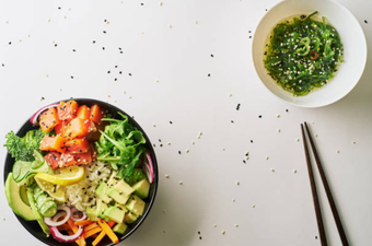 This Ahi tuna poke and mango salad is the most ideal lunch for summer