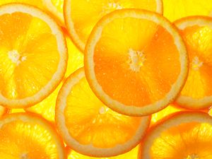 All the reasons why we should be using Vitamin C on our skin, according to an expert