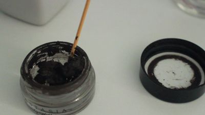 Beauty expert shares her incredible makeup hack that will stop your eyebrow products from drying out