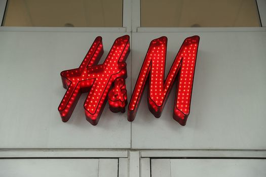 H&M