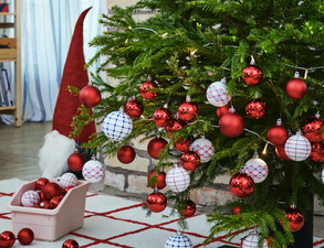 IKEA are giving out €15 vouchers when you buy a €30 Christmas tree