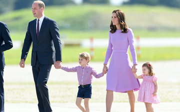 The Cambridge family Christmas Card is here and it’s seriously adorable (LOOK at Prince Louis)