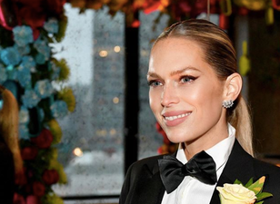 Erin Foster got married on New Year’s Eve, and WOW, her dress was insanely beautiful