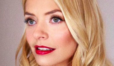 Holly Willoughby’s checked Zara skirt is the perfect way to dress up your everyday look