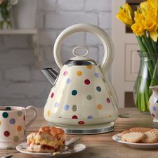 Will someone please buy me this super cute polka dot kettle?