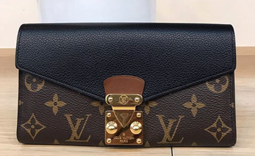 Sustainable style: 3 spots to buy stunning vintage accessories in Dublin