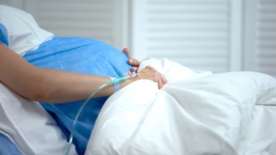 Pregnant women advised after four preliminary stillbirths linked to Covid in Ireland