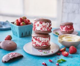 These Baileys macaron ice cream sandwiches are the sweet treat that you need to try this week