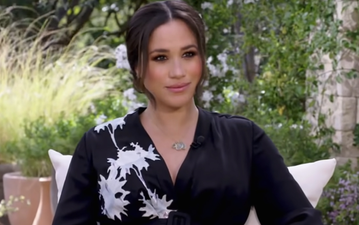 Yes, Meghan is wearing Princess Diana’s bracelet during the Oprah interview