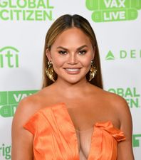 Chrissy Teigen apologises to Courtney Stodden for social media abuse