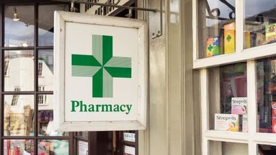 Pharmacies to give 18-34 year olds vaccines from today