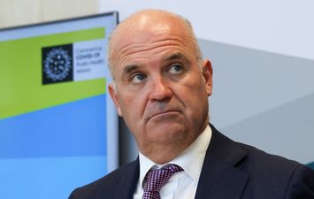 Only meet people you’ll spend Christmas Day with this week, says CMO