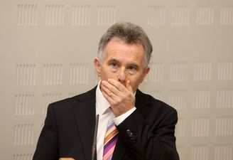 Minister apologises for saying people should “shop around” instead of complaining about cost of living