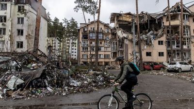 Pregnant woman and baby killed following bombing of maternity ward in Ukraine