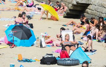 ‘Mini heatwave’ to continue into weekend with highs of 17 degrees