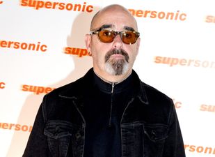 Former Oasis guitarist Bonehead diagnosed with tonsil cancer