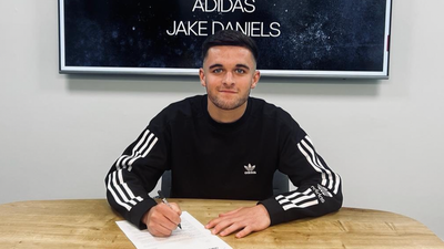 Footballer Jake Daniels applauded for coming out as gay