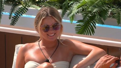 Jay comes between Tasha and Andrew on tonight’s Love Island