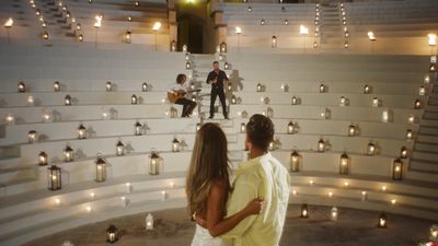 Alfie Boe hilariously reacts to Ekin-Su not knowing who he is