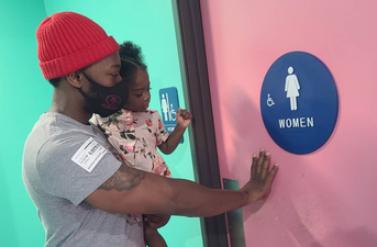 Dad praised after admitting he uses women’s bathrooms when with his daughters