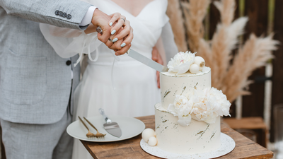 ‘Am I wrong for not banning strawberries from my wedding cake?’