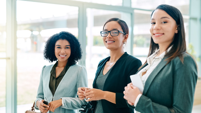 Study reveals having high-powered connections can backfire for women