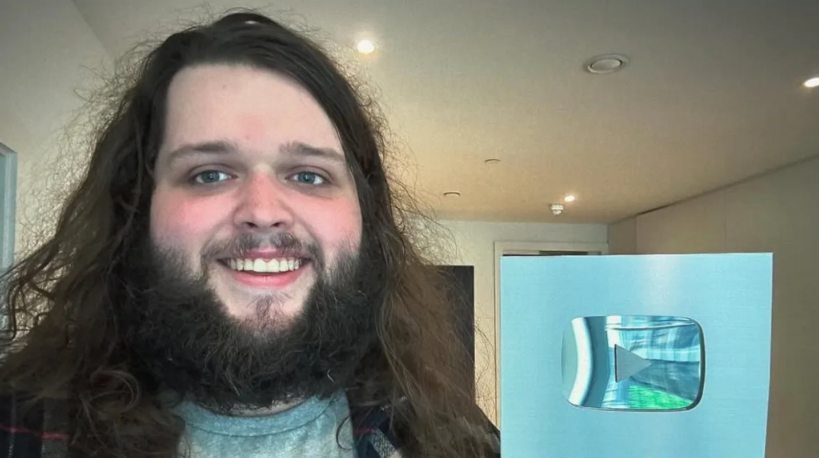 Garron Noone leaves fans confused as he claims to be American