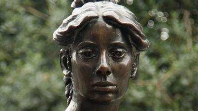 Molly Malone statue could be elevated to keep her out of reach